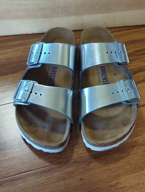 BIRKENSTOCK Arizona Metallic Silver Size 37 Narrow Sandals